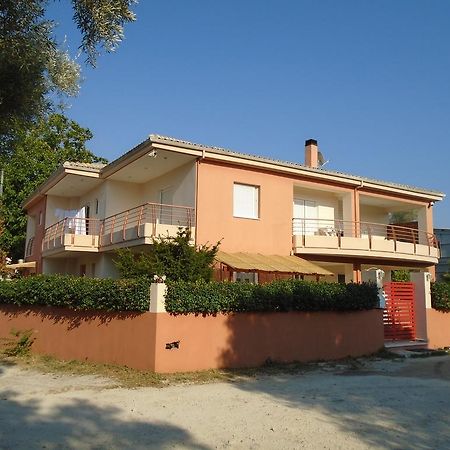 Socrates Family Apartments Kalligoni Esterno foto